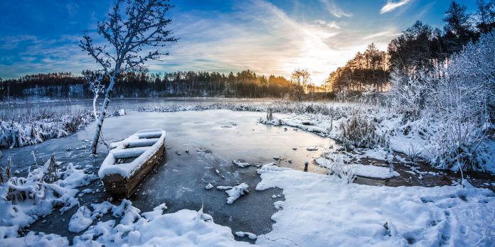 .Det är vid månadsskiftet januari/februari som man på allvar börjar uppleva att mörkret släpper och att ljuset så sakteliga återkommer. Något som är ganska betydelsefullt i vår del av världen. Varför inte uppmärksamma detta med en ny temadag? ('ljusets dag' eller liknande). Foto: Envato