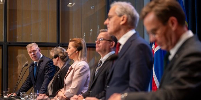De nordiska statsledarna (Kristersson längst till höger) har tagit fram det som ska skynda på målen med Agenda 2030. Foto: Eythor Arnason/norden.org