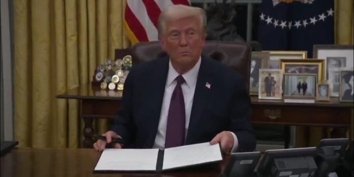 Trump signs the order to leave the WHO on January 20, 2025. Screenshot: X/ @liz_churchill10