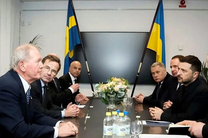 Marcus Wallenberg (längst till vänster) tillsammans med statsminister Ulf Kristersson och Volodymyr Zelenskyj. Foto: Ninna Andersson/ Regeringskansliet