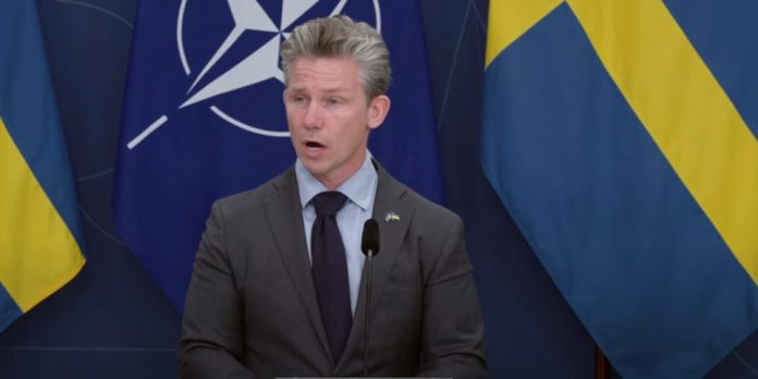 Försvarsminister Pål Jonson har ivrigt anpassat sig till Nato och USA. Skärmavbild: Regeringskansliet